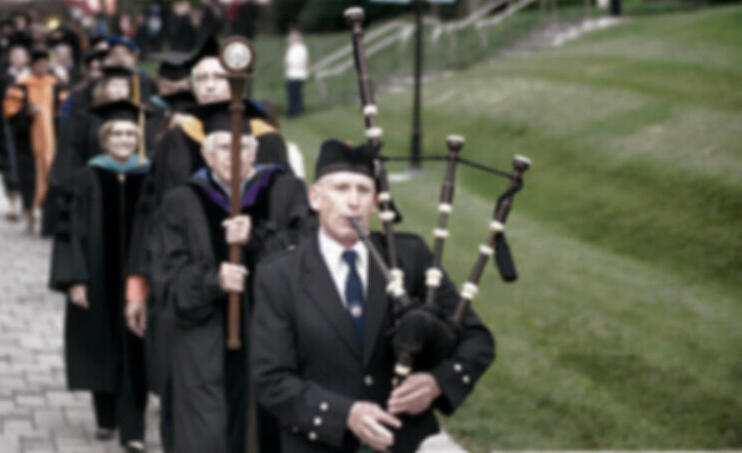 Brian Widelitz – Scottish music bagpiper Brian Widelitz playing at the university